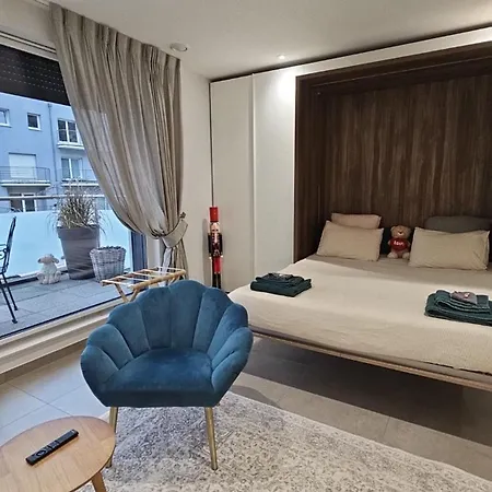 With Andrea&samantha Апартаменты