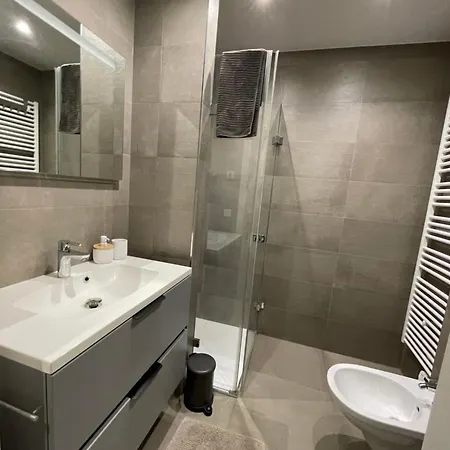 With Andrea&samantha Apartment